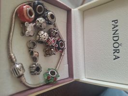 Pandora Armkette mit Charms und Stopper