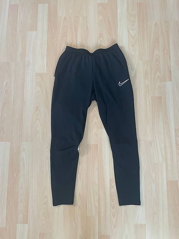 Pantaloni: 2 Trainerhosen M Erwachsenengrösse – Usato da Thun venduto da Remeli 1