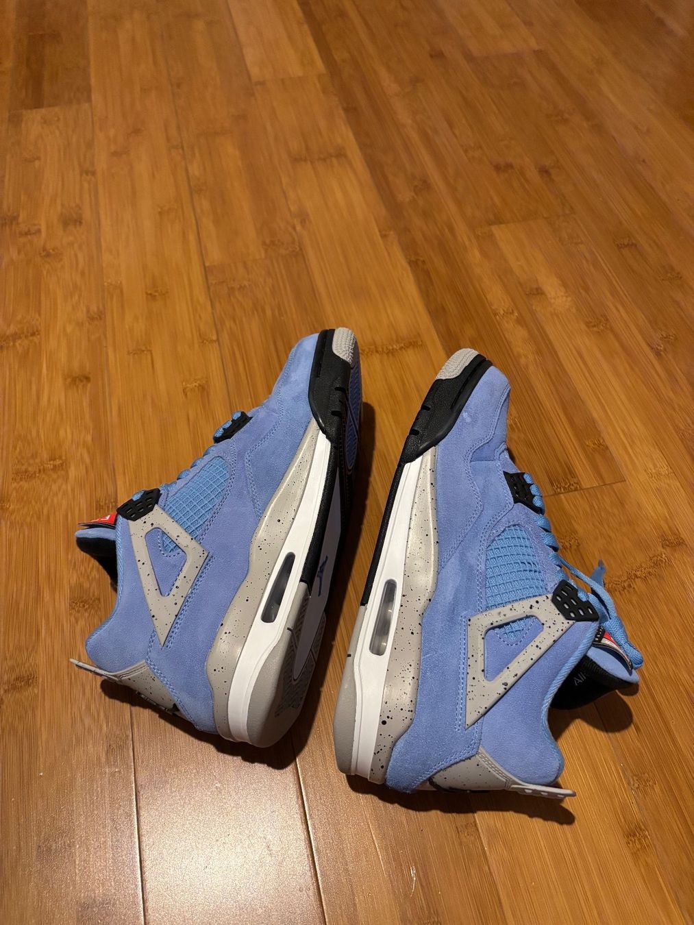 Jordan Chaussures hommes: Jordan 4 UNC Blue – Neuf avec emballage d'origine à Cottens FR par ginop 2