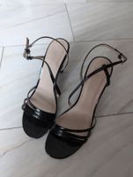 Sandalen schwarz mit Riemen und Absatz - sehr elegant