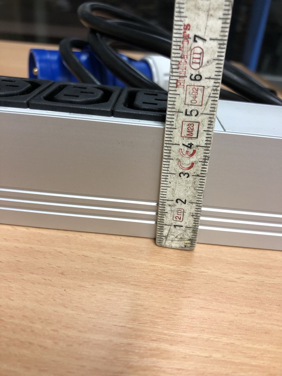 Alimentazione elettrica: Steckerleiste Verteiler Server Rack 6221 Rickenbach LU – Nuovo (secondo la descrizione) da Emmenbrücke venduto da Plan-C-Liquidationen 5
