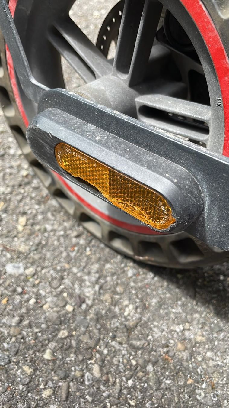 Scooter: E-Scooter E-Wheels E2S V2 Pro LR beschädigt – Difettoso da Emmenbrücke venduto da nkaech 3