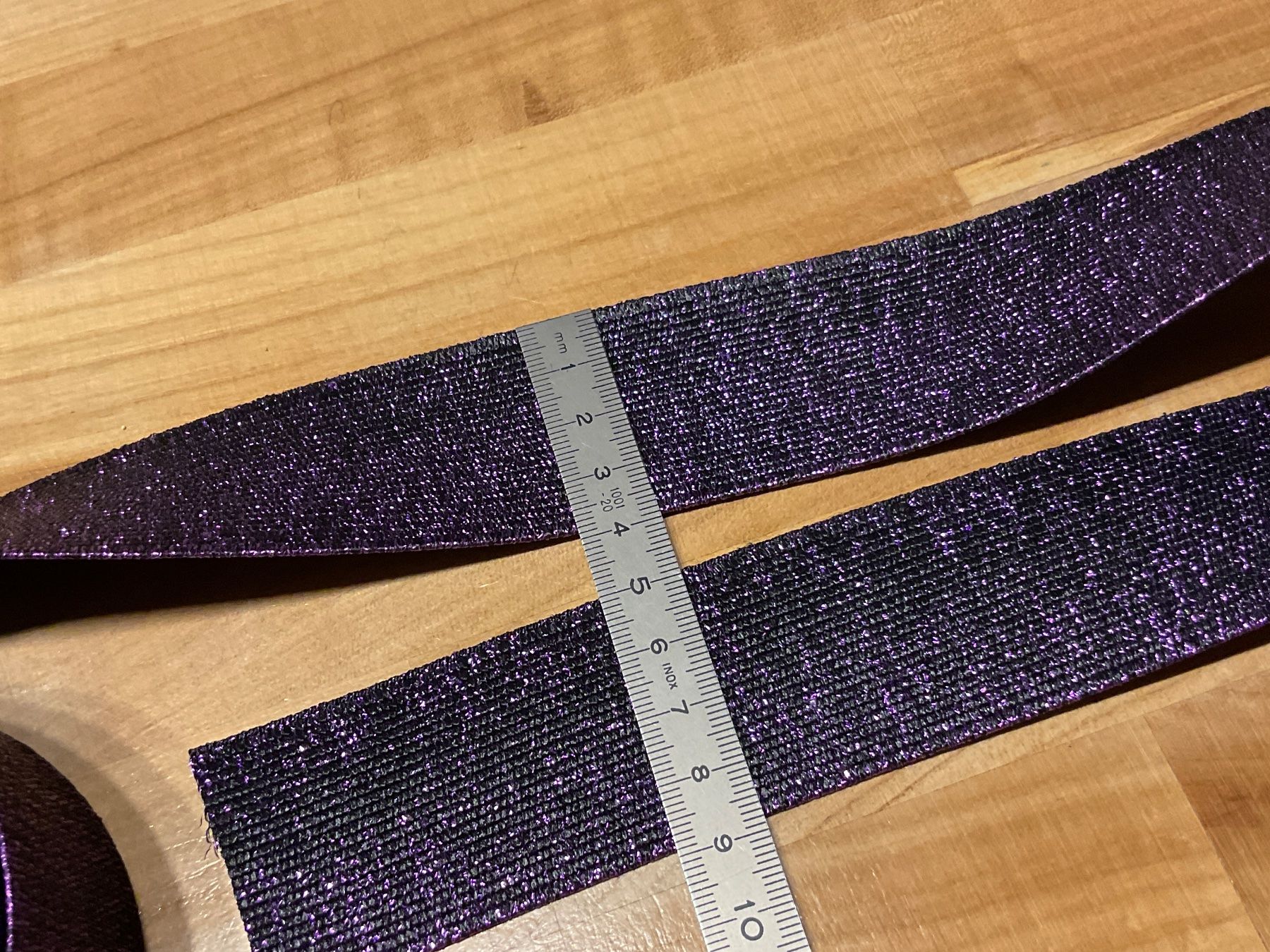 Tessuti: Gummiband / Webband Violett Glitter / 5 Meter lang – Usato da Rümlang venduto da euqinom16 1