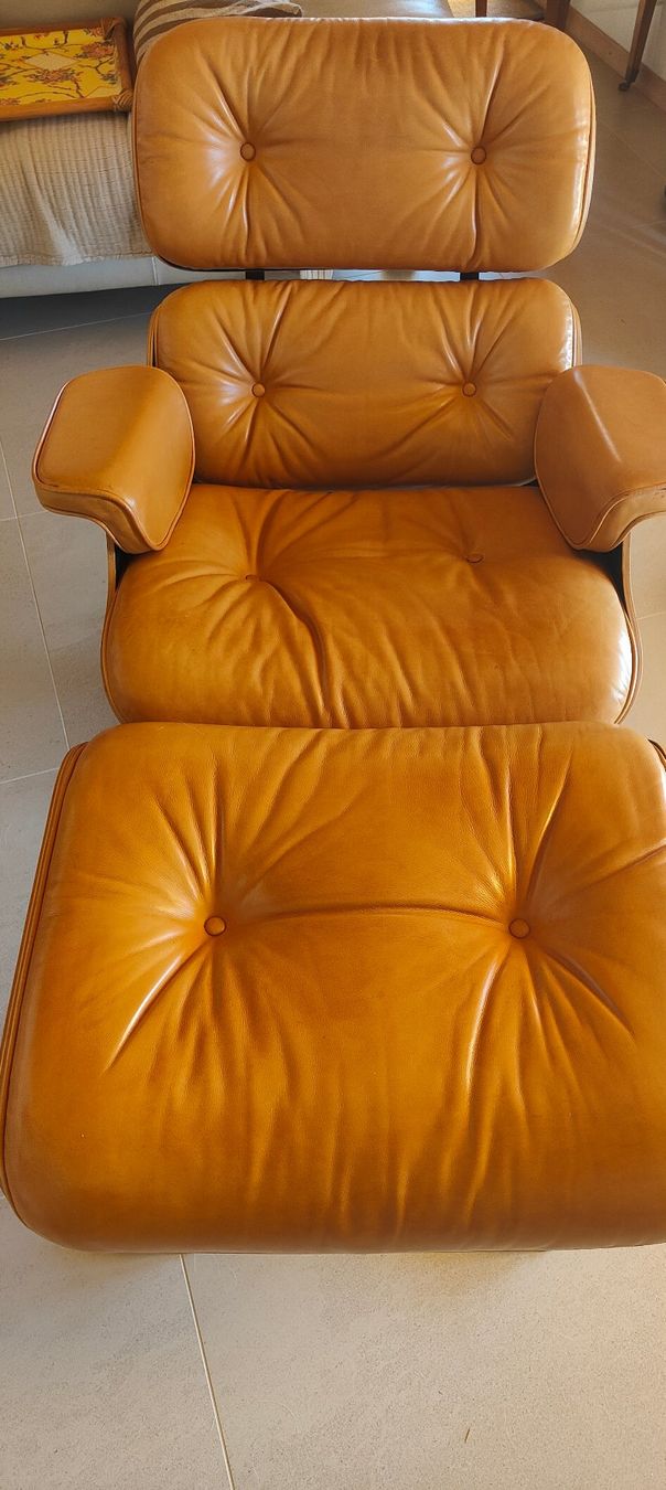 Eames Poltrone: Fauteuil et ottoman reproduction de Charles Eames – Usato da Le Vaud venduto da bon_g67m