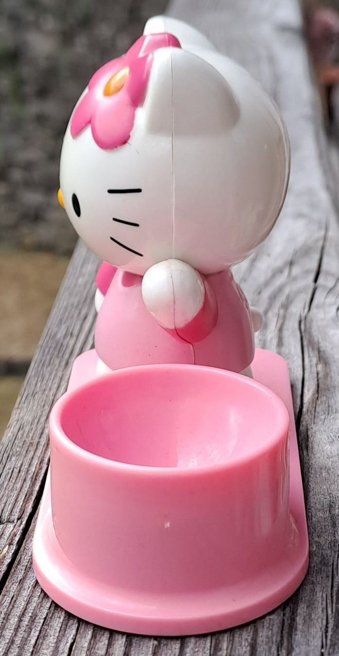 Sonstiges Geschirr: Hello Kitty-Eierbecher/Animationstyle – Gebraucht aus spruga von andrapush 2