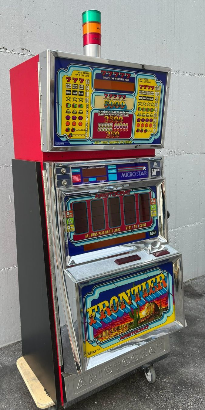 Machines à sous: Casino Spielautomat Gehäuse – D'occasion à Tagelswangen par Ntronic 2