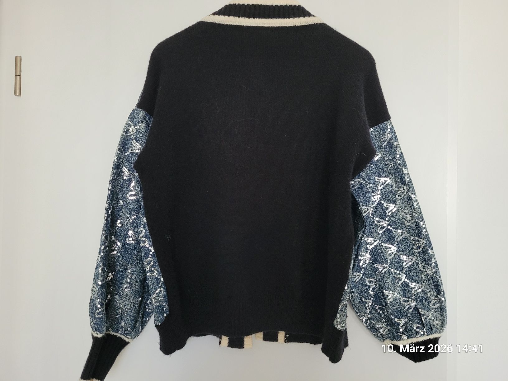 Jacken: Strickjacke mit Glitzerärmeln – Gebraucht aus Bünzen von Milly32 2