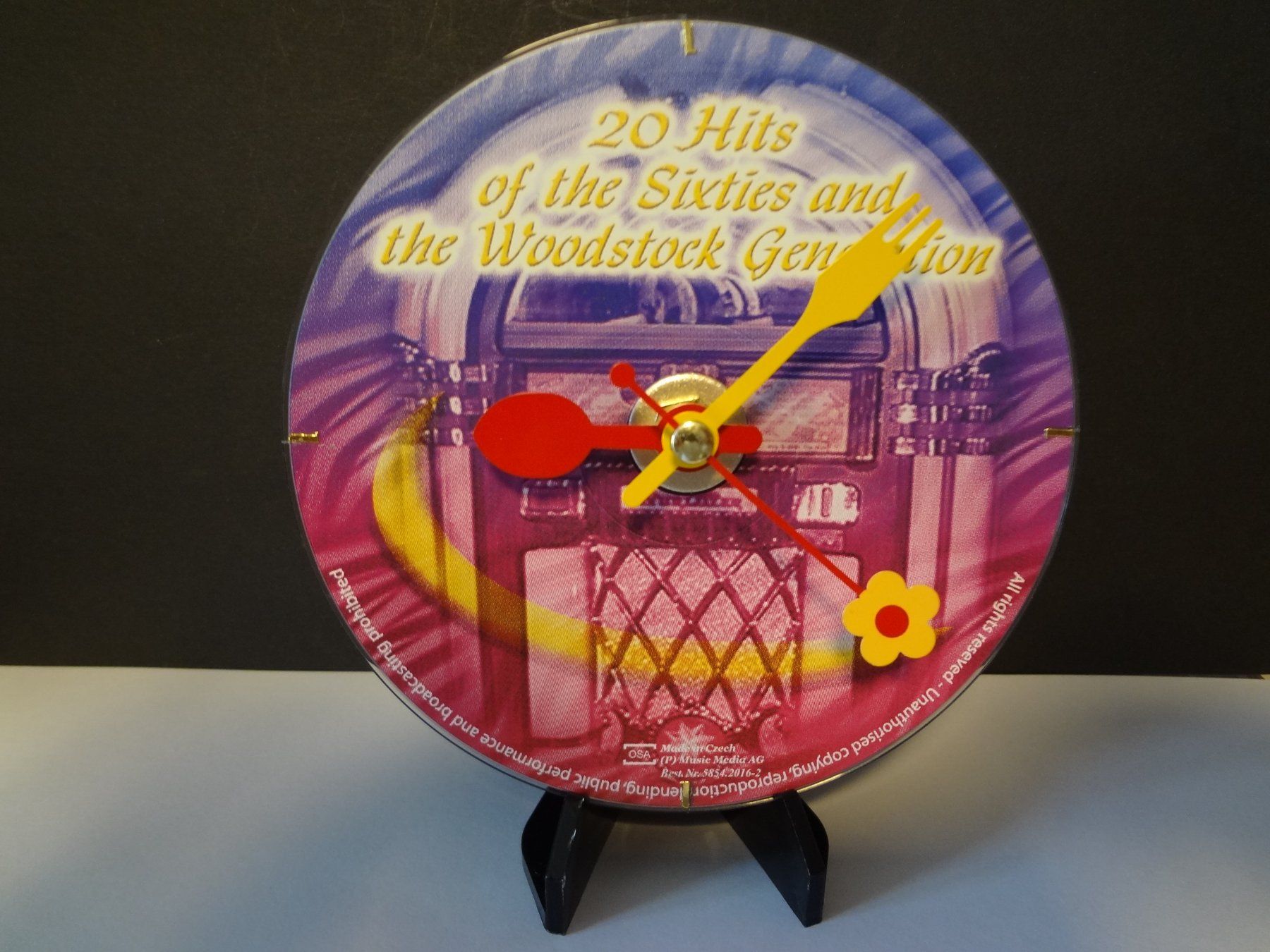 Orologi da terra & Orologi da parete: Horloge  montée sur un CD - Avec support – Usato da Aigle venduto da Prunellita