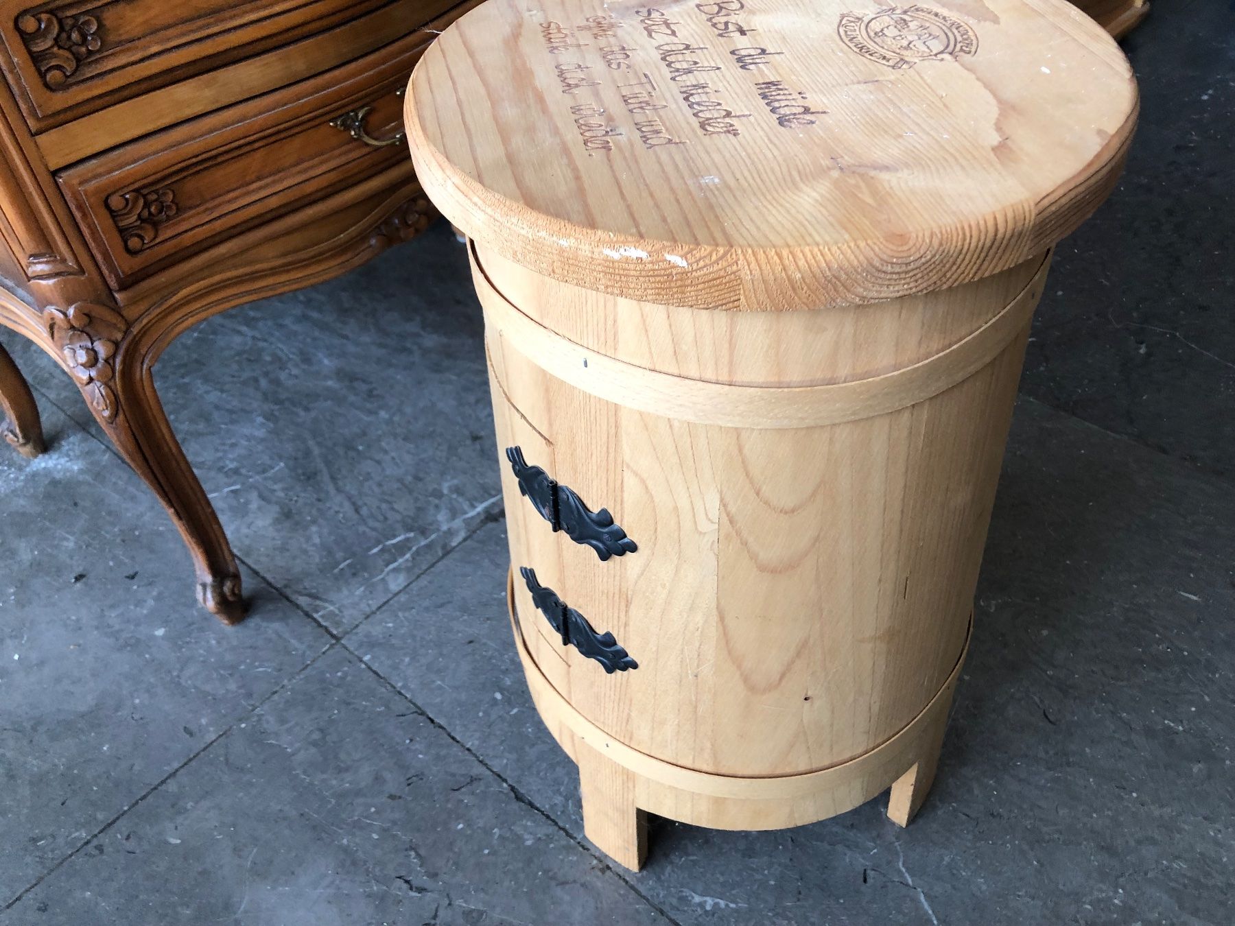 Hocker: Hocker mit kl. Bar – Gebraucht aus Rothrist von bambus18 6