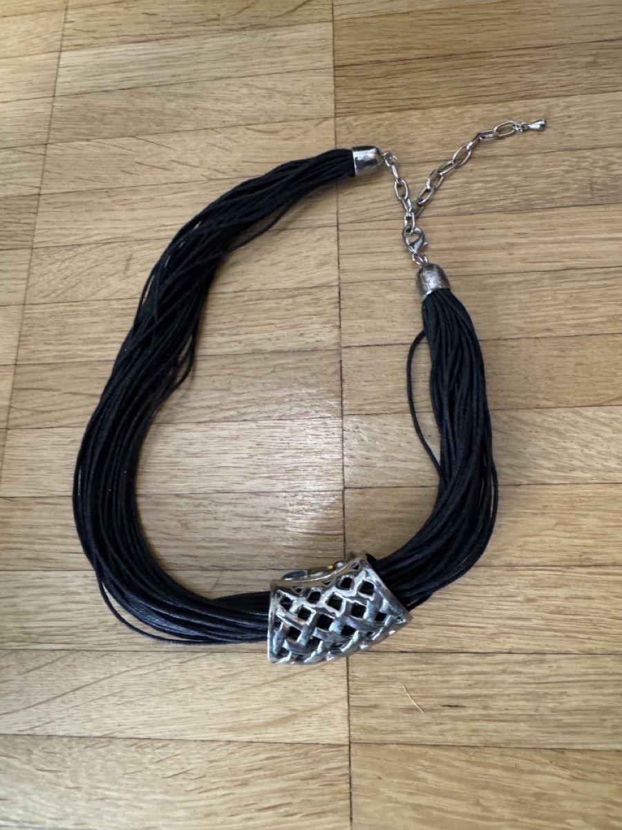 Colliers: Collana con pendente a griglia usata – D'occasion à Viganello par BlackPanda0003