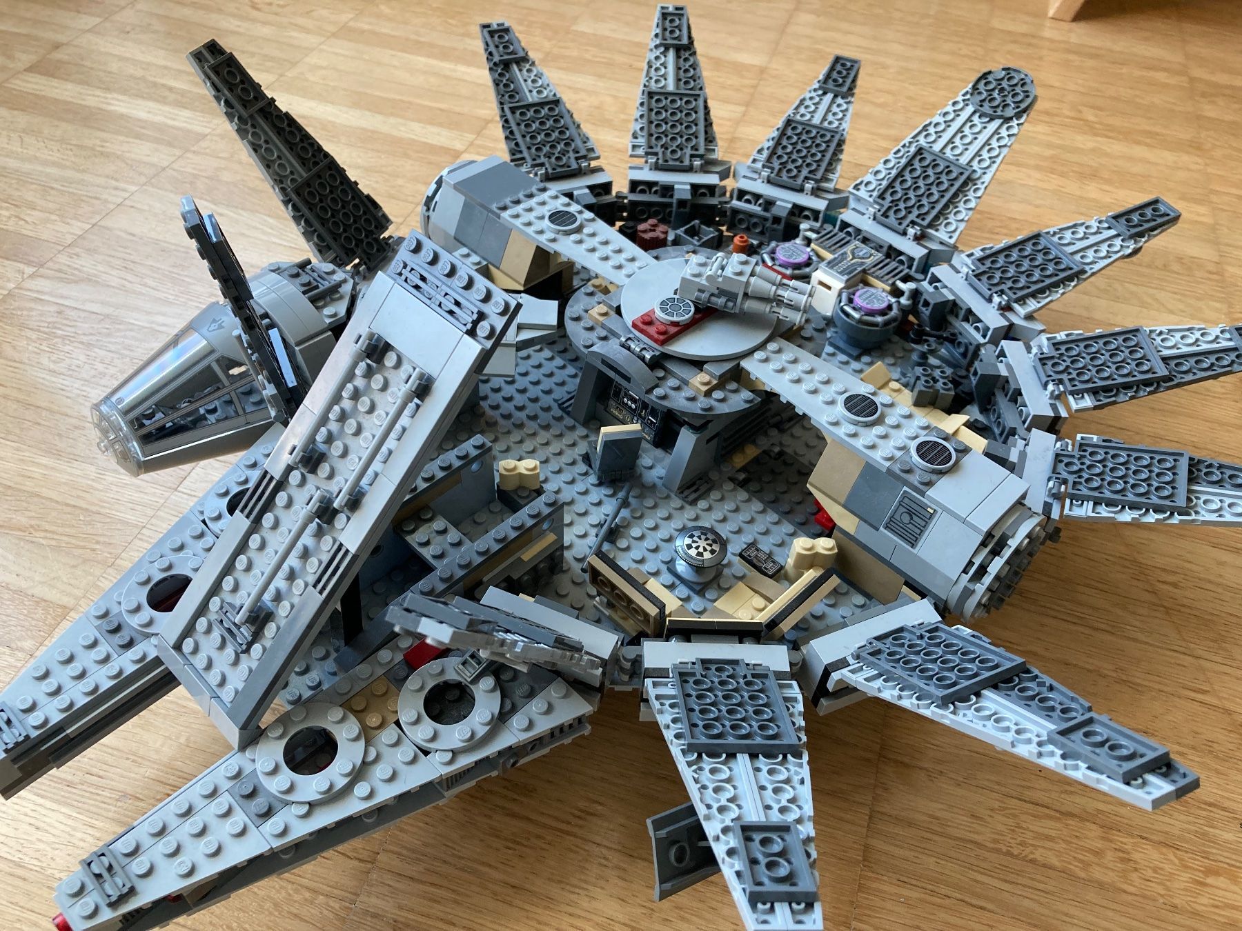 Lego Spielzeuge: LEGO STAR WARS Set 75105 Millennium Falcon – Gebraucht aus Nürensdorf von salut 3