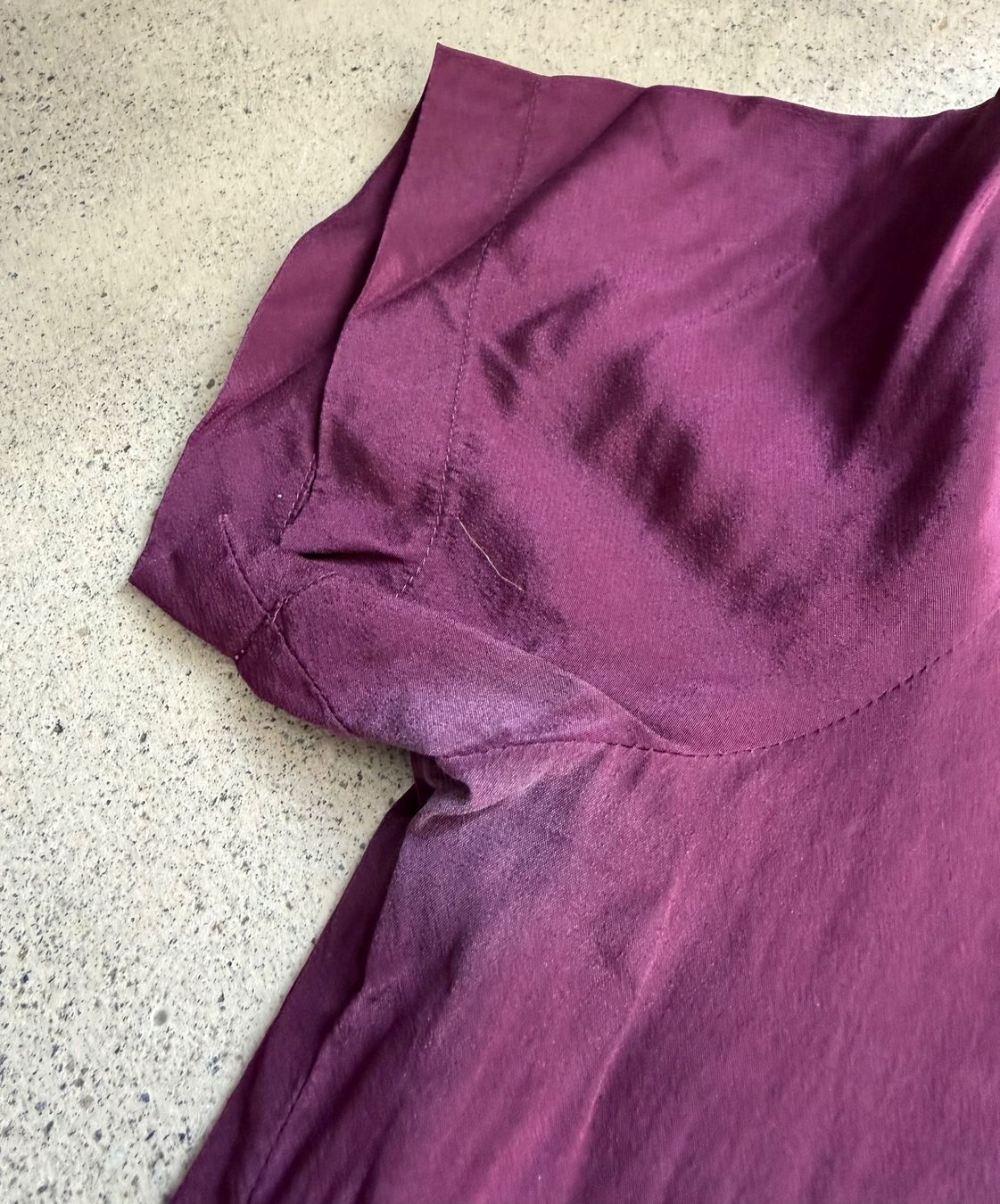 DKNY T-shirts: DKNY Seidenshirt 🩷 – D'occasion à zürich par vintage12 8