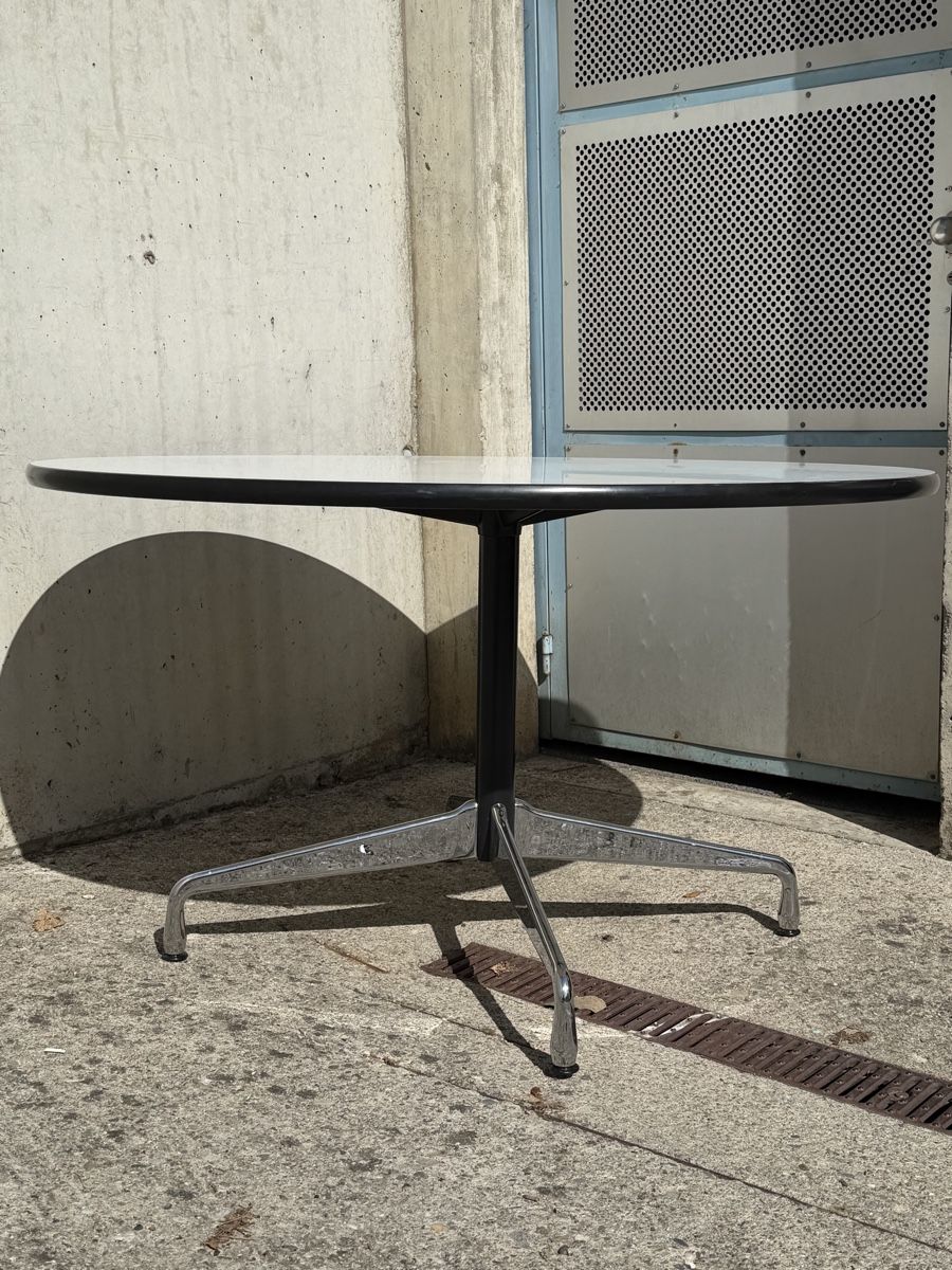 Vitra Tische: Table ronde Vitra Eames blanc occasion  – Gebraucht aus Bussigny von ShopOp