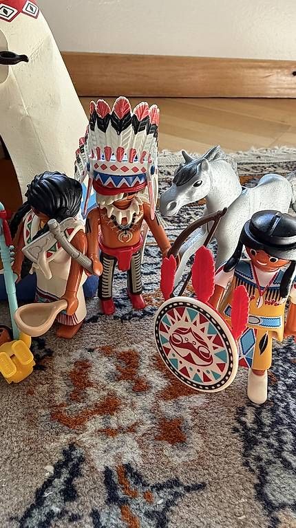 Playmobil Jouets: Playmobil Indianer mit Tipi – D'occasion à Zürich par Engelhard74 1