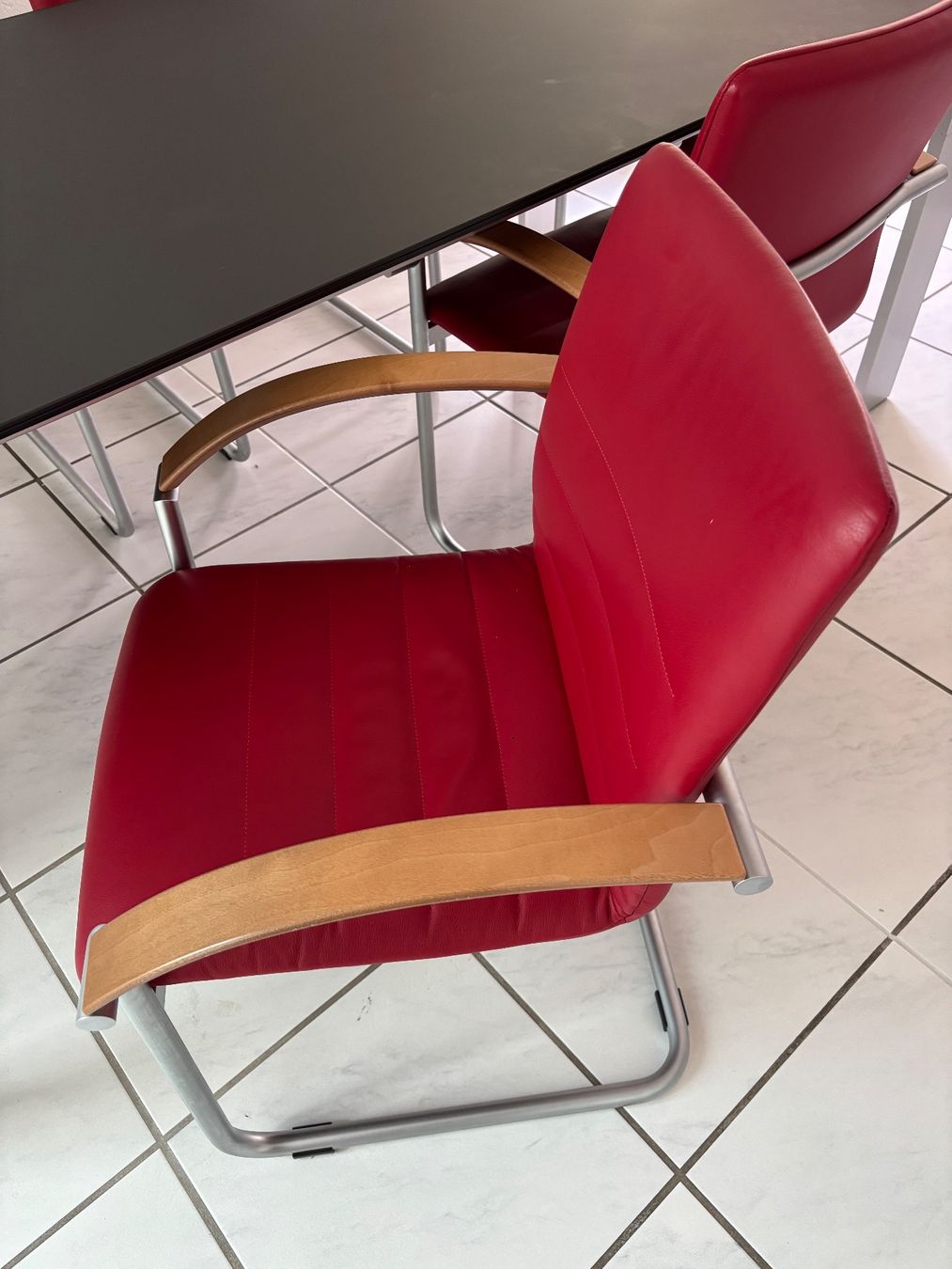 Set di tavolo e panche: Esstisch Set mit 6 Echtleder Stühlen – Usato da Recherswil venduto da Moebel_Outlet 7