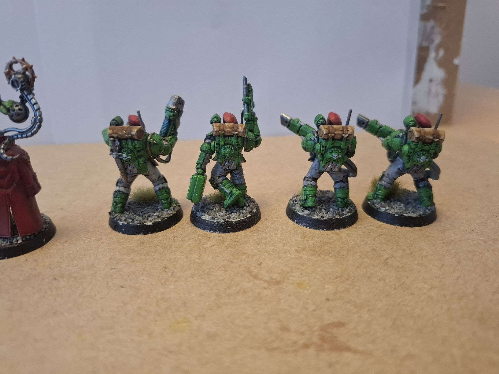 Kit di modellismo & Modellini statici: Warhammer 40K Astra Militarum Tempestus Command Squat – Usato da Wettingen venduto da Sut_28dz 2