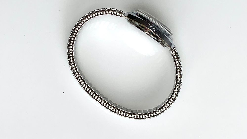 AVA Swiss Made Damen Armbanduhr Vintage 70er 9