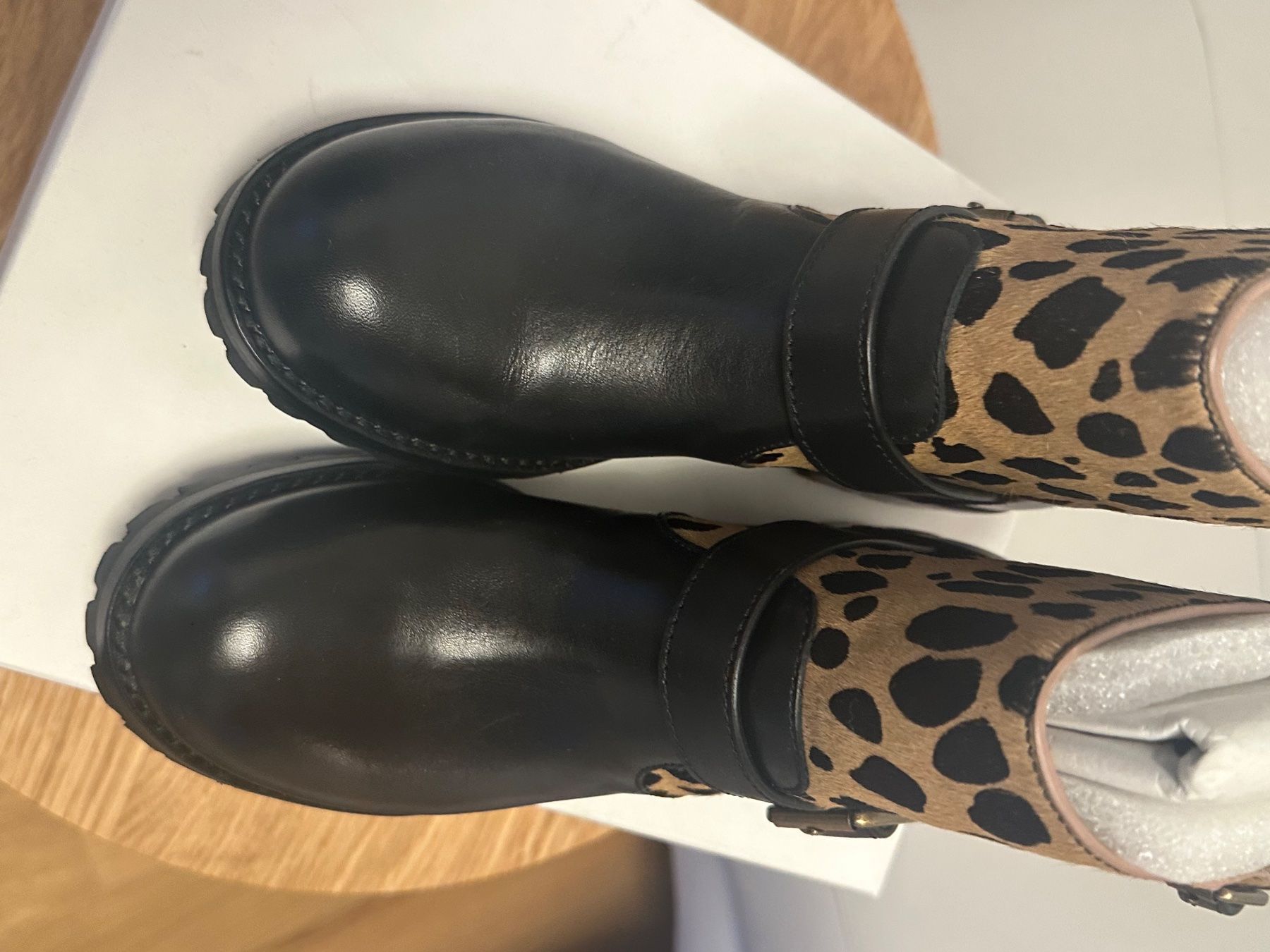 Scarpe per cavalli: Marc Jacobs Leopard Print Leather Boots - Neu, Gr. 36 – Nuovo e nell'imballaggio originale da Zürich venduto da anna_ra 2