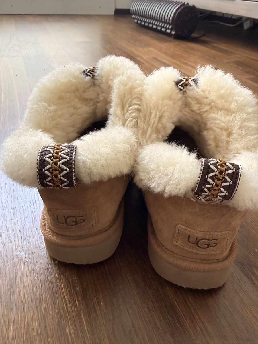 Ugg Scarpe da donna: Ugg Sheepskin Slipper Boots Size 5 EU38 – Usato da Uerikon venduto da kpr_t5k2 1