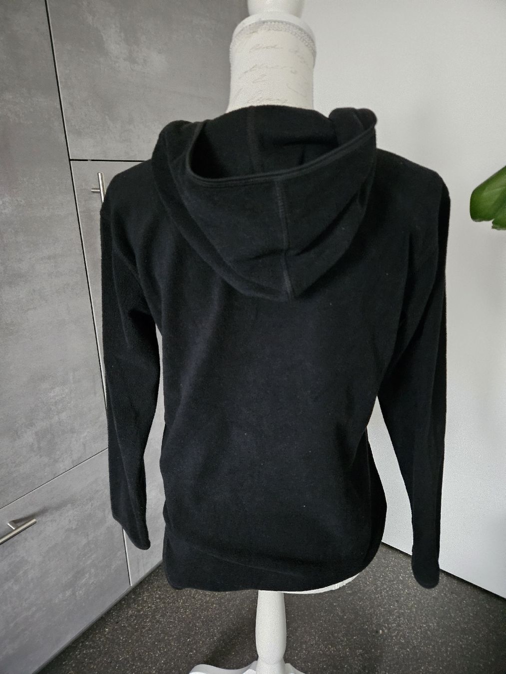 H&M Maglioni & Felpe: H&M  Pullover mit Kapuze schwarz Grösse XS – Nuovo (secondo la descrizione) da Anwil venduto da moosmat 2