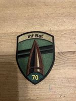 Badge Inf Bat 70