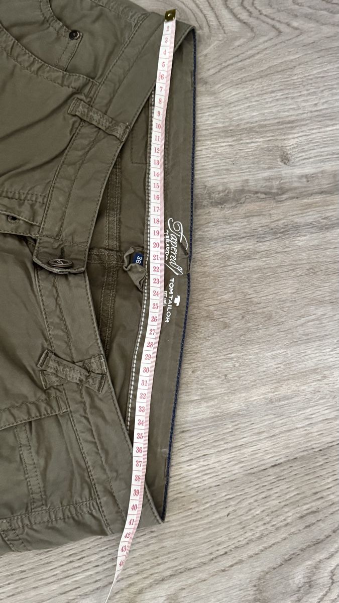 Tom Tailor Pantaloni: TOM TAILOR Hose Khaki Grösse 38  – Usato da Mörigen venduto da TimelessFinds 1