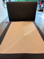 140 cm Bett mit Matratze in ausgezeichnetem Zustand.