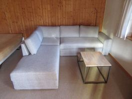 Eck-und Schlafsofa mit Staufach