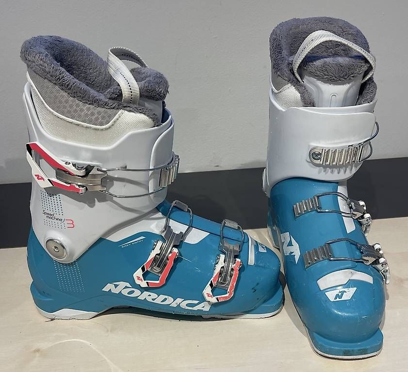 Scarpe da donna: NORDICA Skischuhe Speedmachine J3  – Usato da Therwil venduto da Bridges