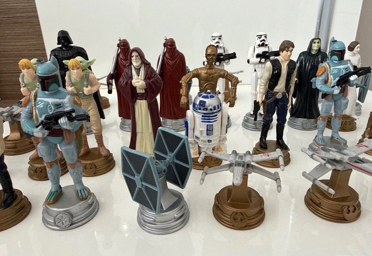 Star Wars Giocattoli: 32 Figurines Star Wars jeu d'echecs lot complet – Usato da Vaux-sur-Morges venduto da GothamCity 2
