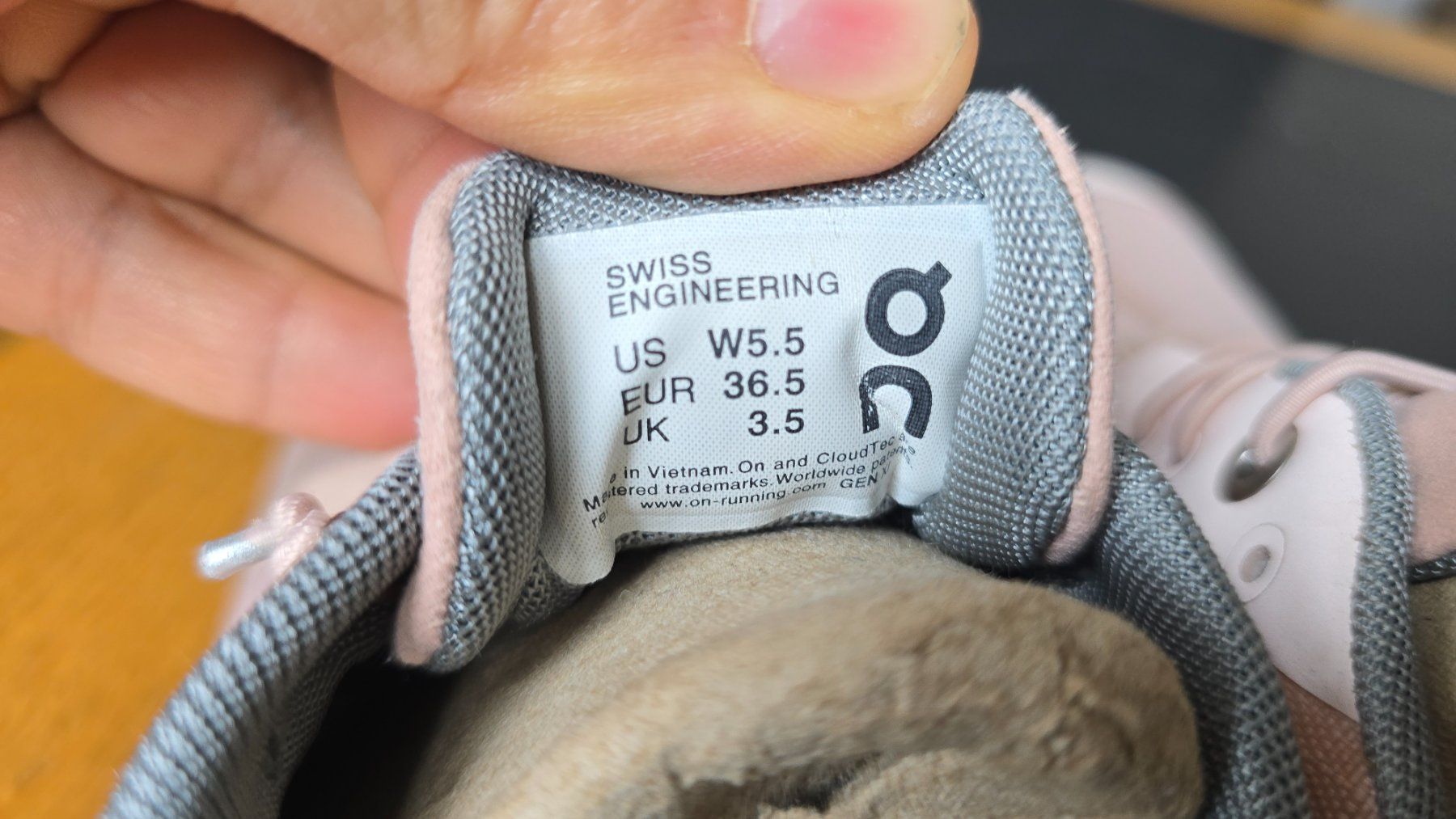 On Scarpe da donna: On Cloud waterproof schuhe EU 36.5 – Usato da Wallisellen venduto da theblacksheep 8