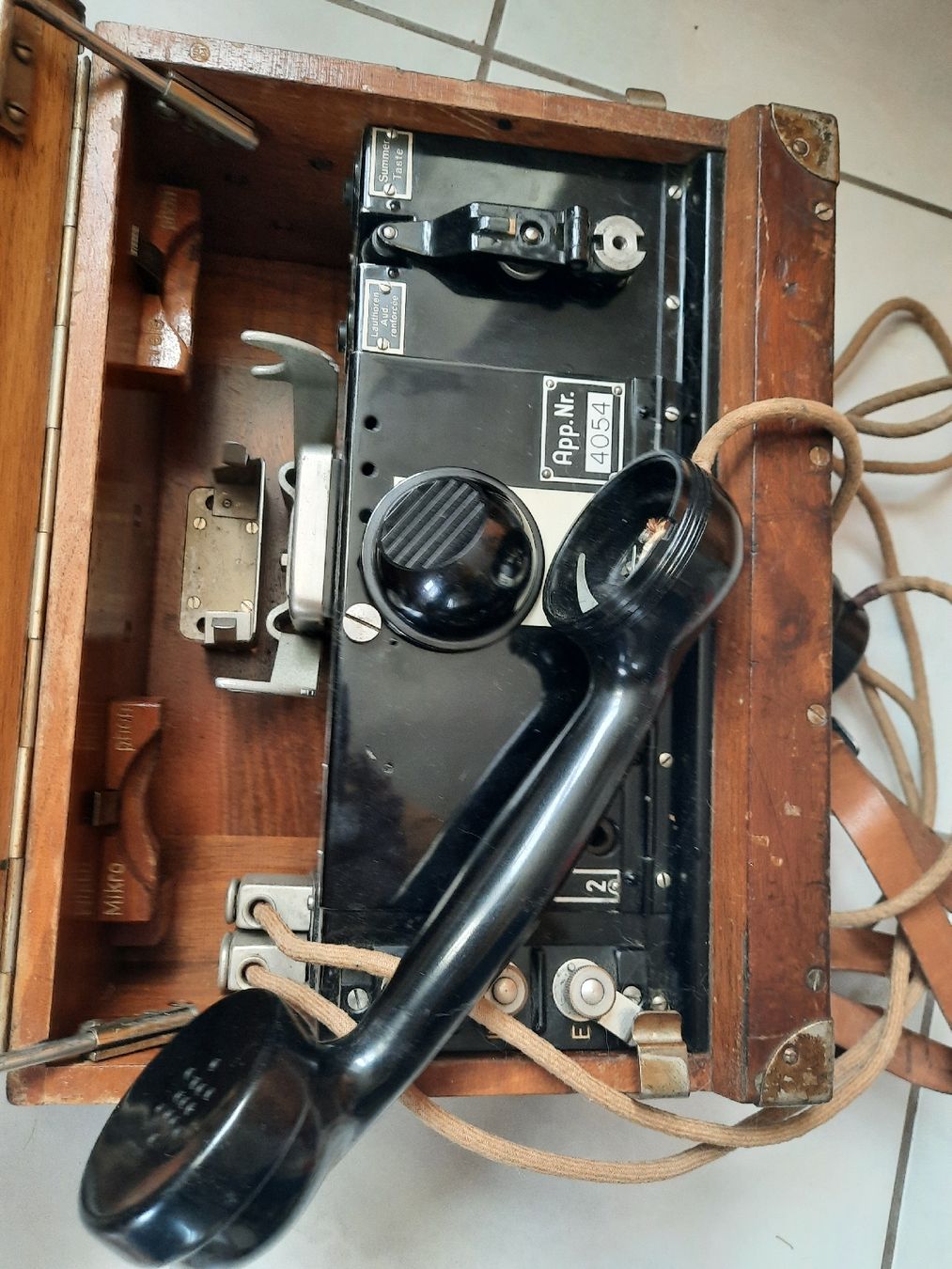 Telefoni: TÉLÉPHONE MILITAIRE. 1932 – Usato da Le Locle venduto da marylise01 1
