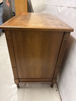 Kommode aus Holz mit Verzierungen guter Zustand