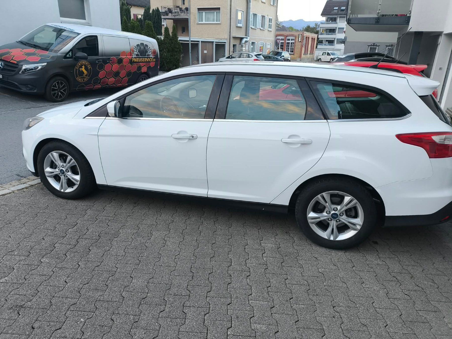 Ford Autos: Ford focus – D'occasion à Buttikon SZ par ricaeig 1