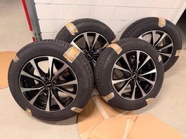 Winterreifen plus Felgen 215/65 R17 - Beschreibung lesen!