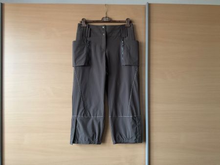 Très beau pantalon stretch 3/4 de la marque Akela t.36