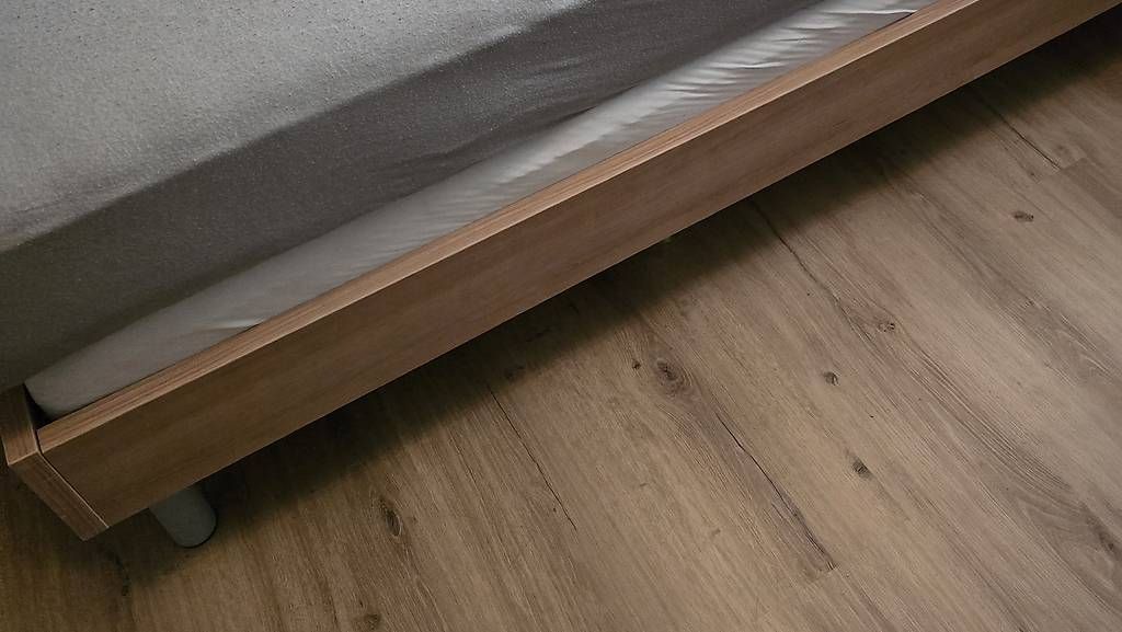 Betten: Bett 90 x 200 inkl. Lattenrost gratis dazu – Gebraucht aus Neuhausen am Rheinfall von Franostar. 2