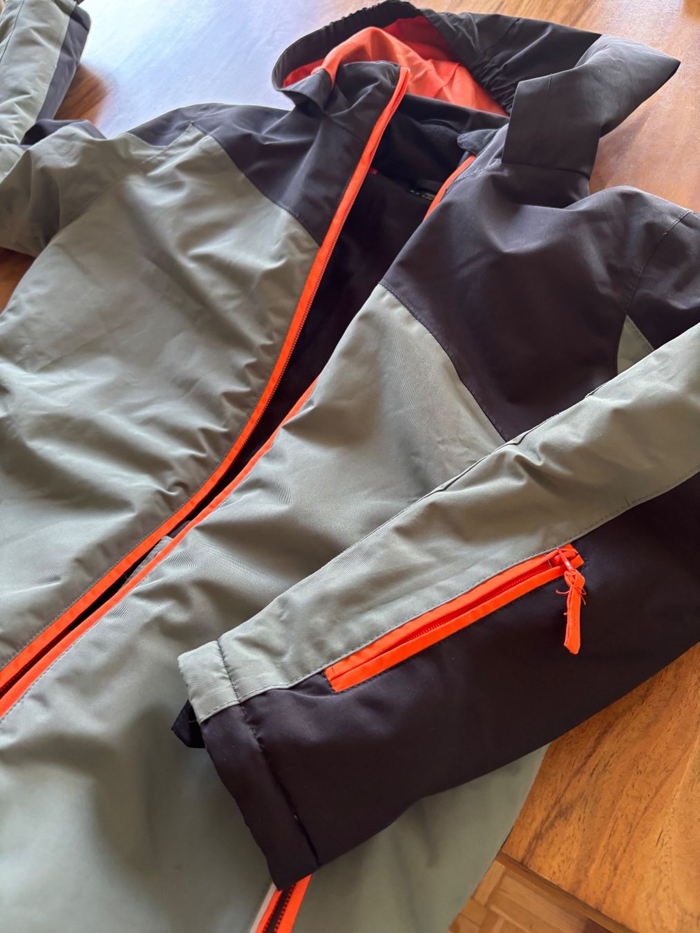 Vestes & Manteaux: Kinder Skijacke, Grösse 146/152 – D'occasion à Adliswil par Baski7 5