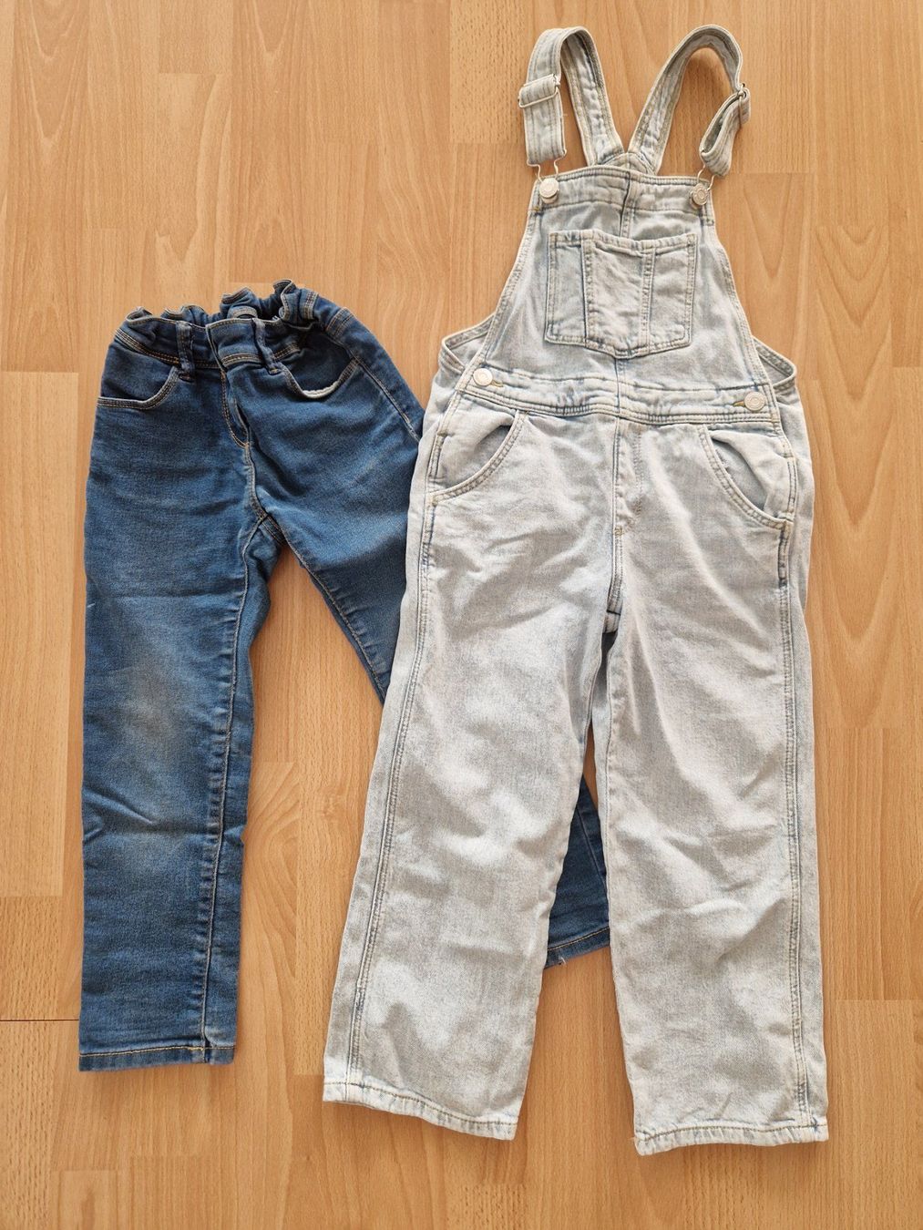 H&M Pantalons: 2 Paar Jeans – D'occasion à Wetzikon ZH par Koalawomb08