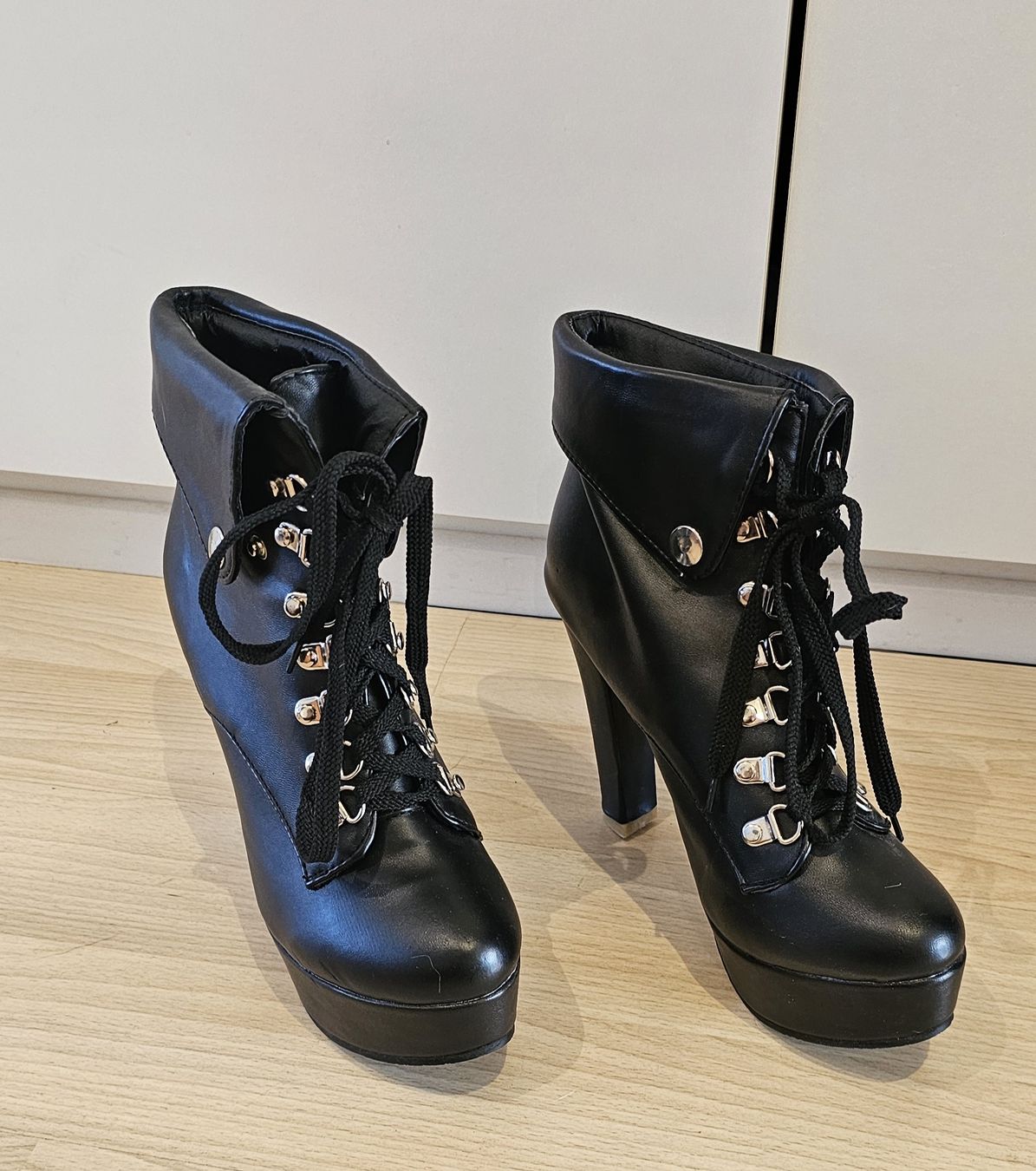 Scarpe da donna: Damen- Stiefeletten mit hohem Absatz – Nuovo (secondo la descrizione) da Fehraltorf venduto da Sumin 1