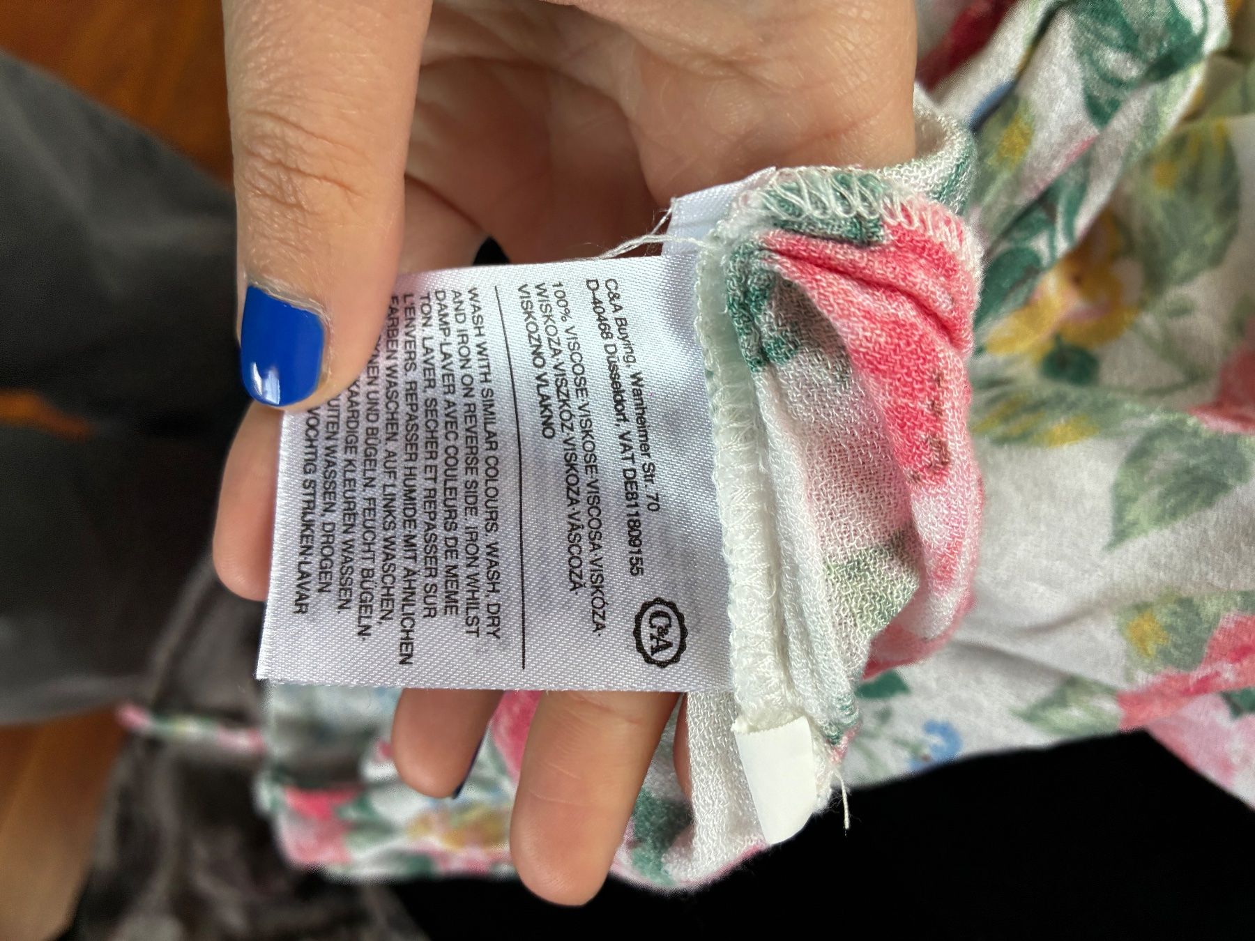 C&A Kleider: Robe cache-cœur à fleurs C&A – Gebraucht aus Marly von cam_x5xs 3