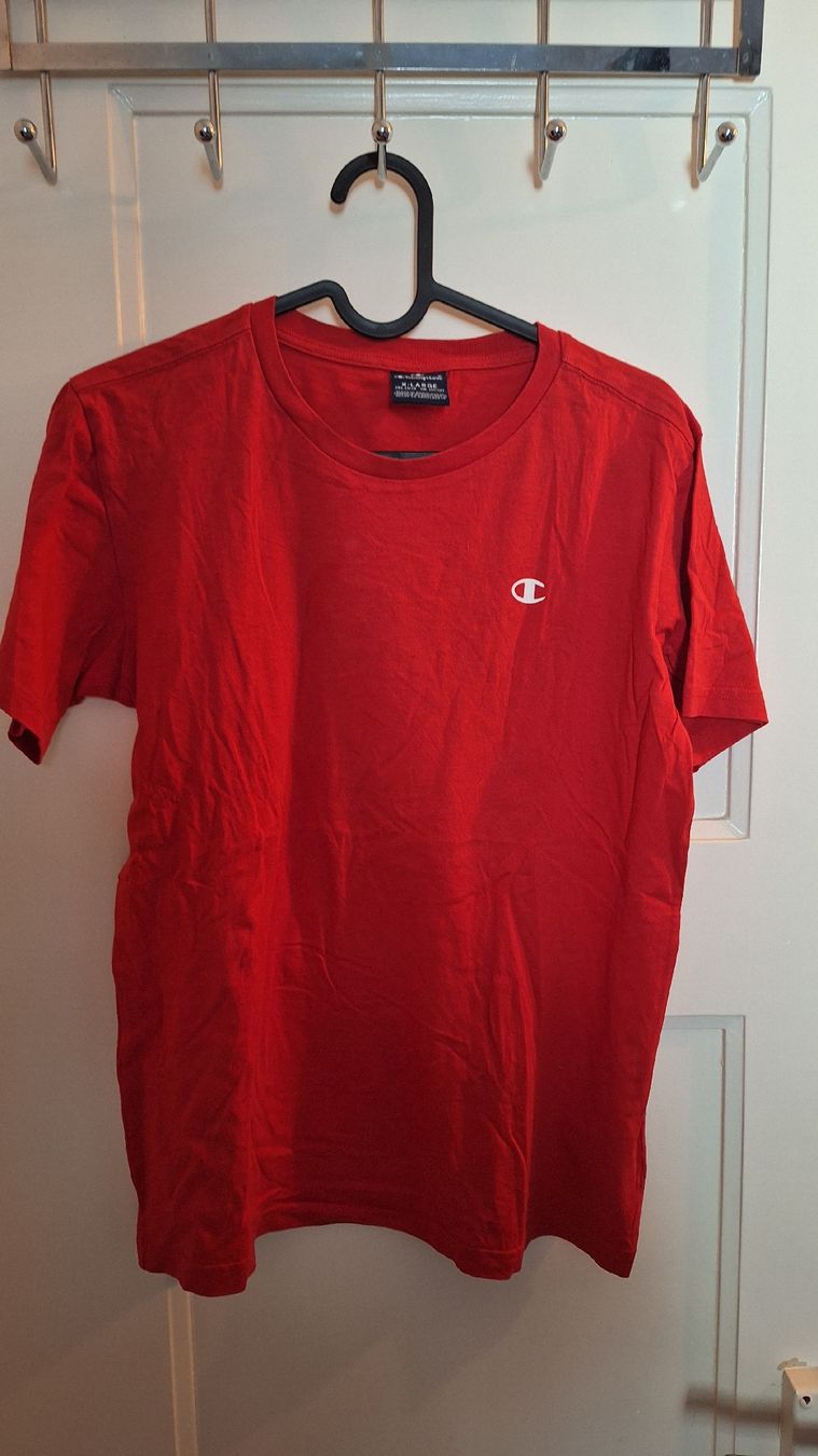 Champion Camicie, T-shirt & Polo: Champion T-Shirt rot – Usato da Winterthur venduto da _lxeah