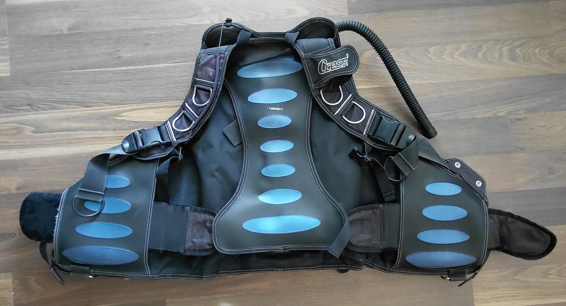Cressi Mute per immersioni: Tarierjacket CRESSI S114 BCD / grösse L – Usato da Illnau venduto da myoneclaude
