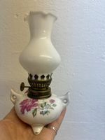 Vintage Porzellan-Öllampe "Rose"mit Weissglas 16 cm