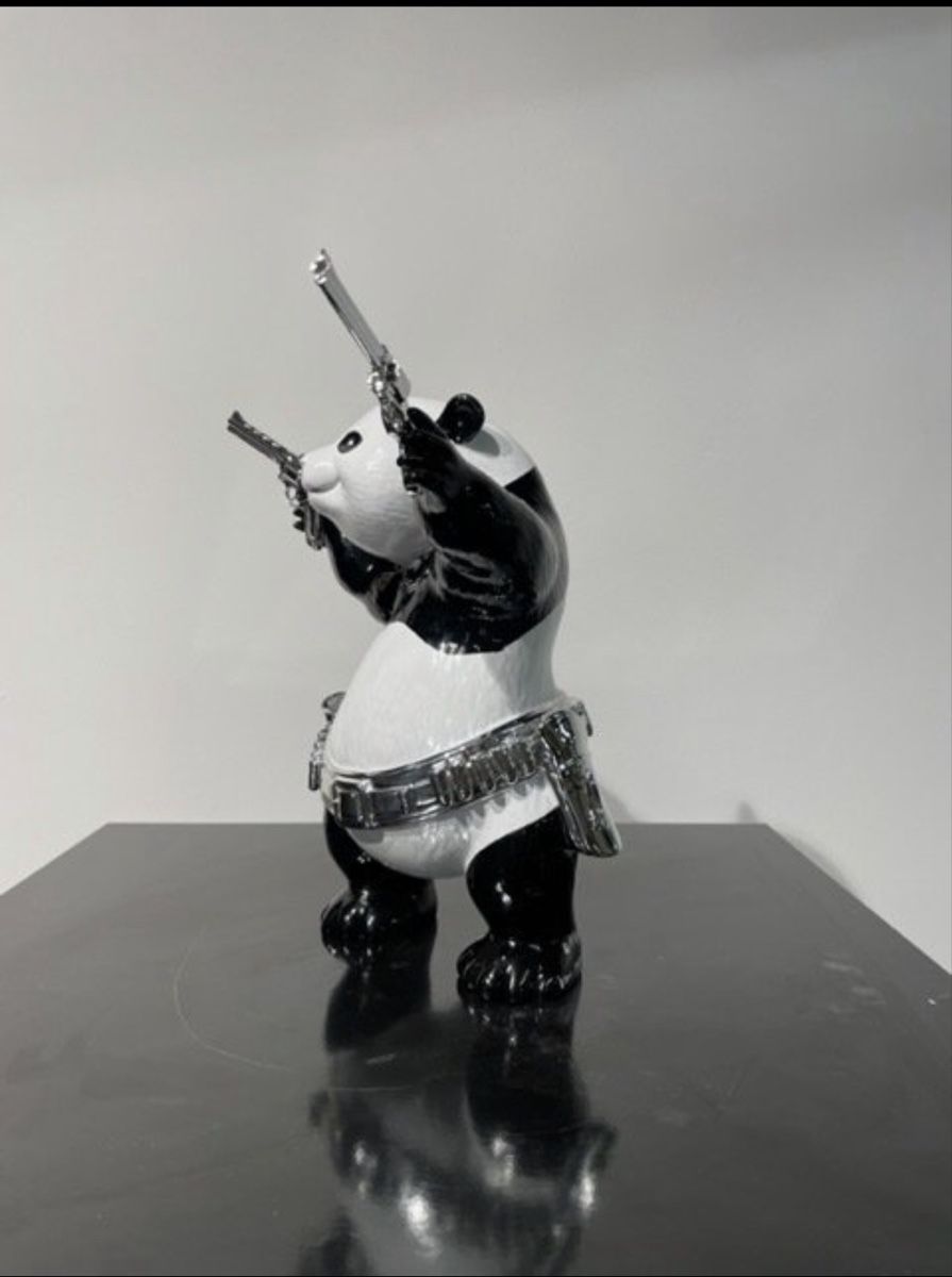 Sculture & Statue: Van Apple Panda-Figur mit Pistolen – Nuovo (secondo la descrizione) da Basel venduto da Muchachoo 2