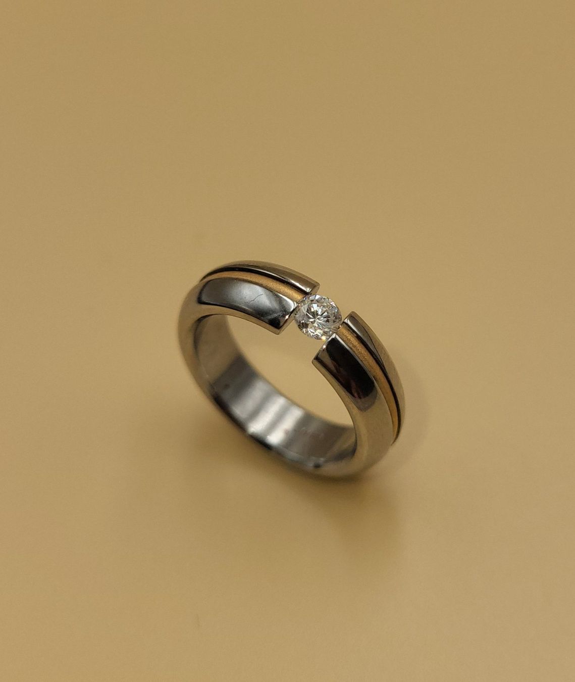 Anelli: 18 Karat 750 Gold/Stahl Solitär Ring Mit Stein – Usato da Wald ZH venduto da SwissPawnshop