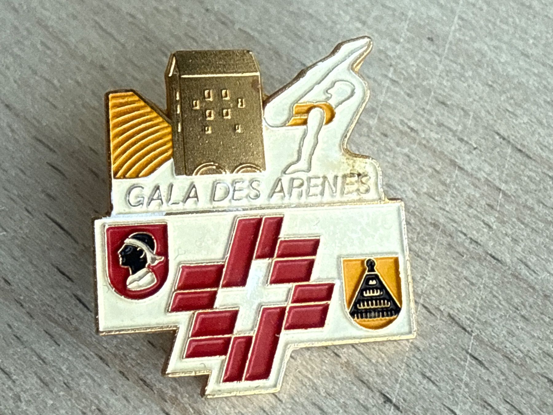 Plaketten & Abzeichen: Pin Gala des Arenes – Gebraucht aus Glattbrugg von Schweigmatt