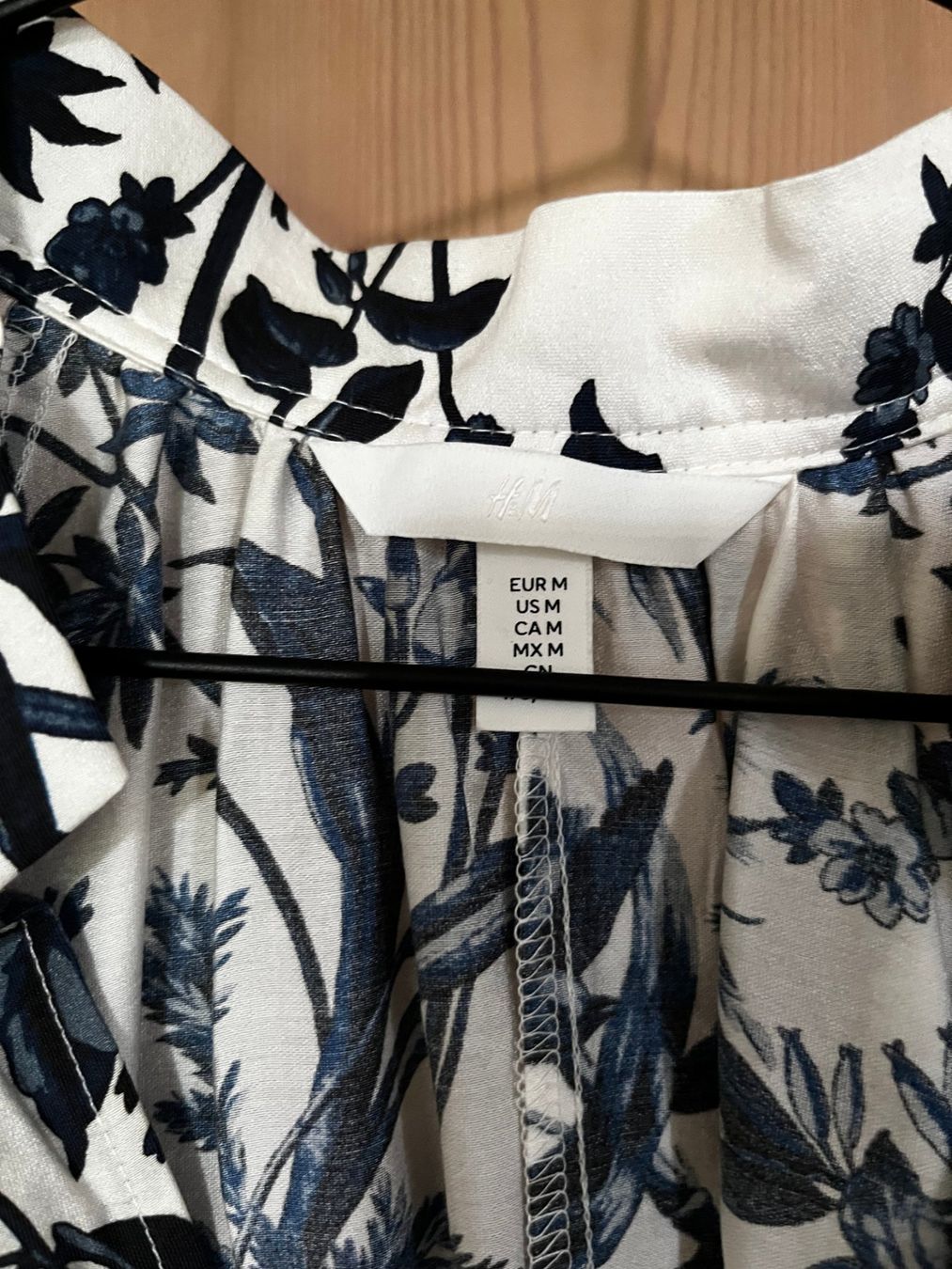 H&M Camicette: Neue H&M Bluse Grosse M – Nuovo (secondo la descrizione) da Würenlos venduto da ele_6dpd 1