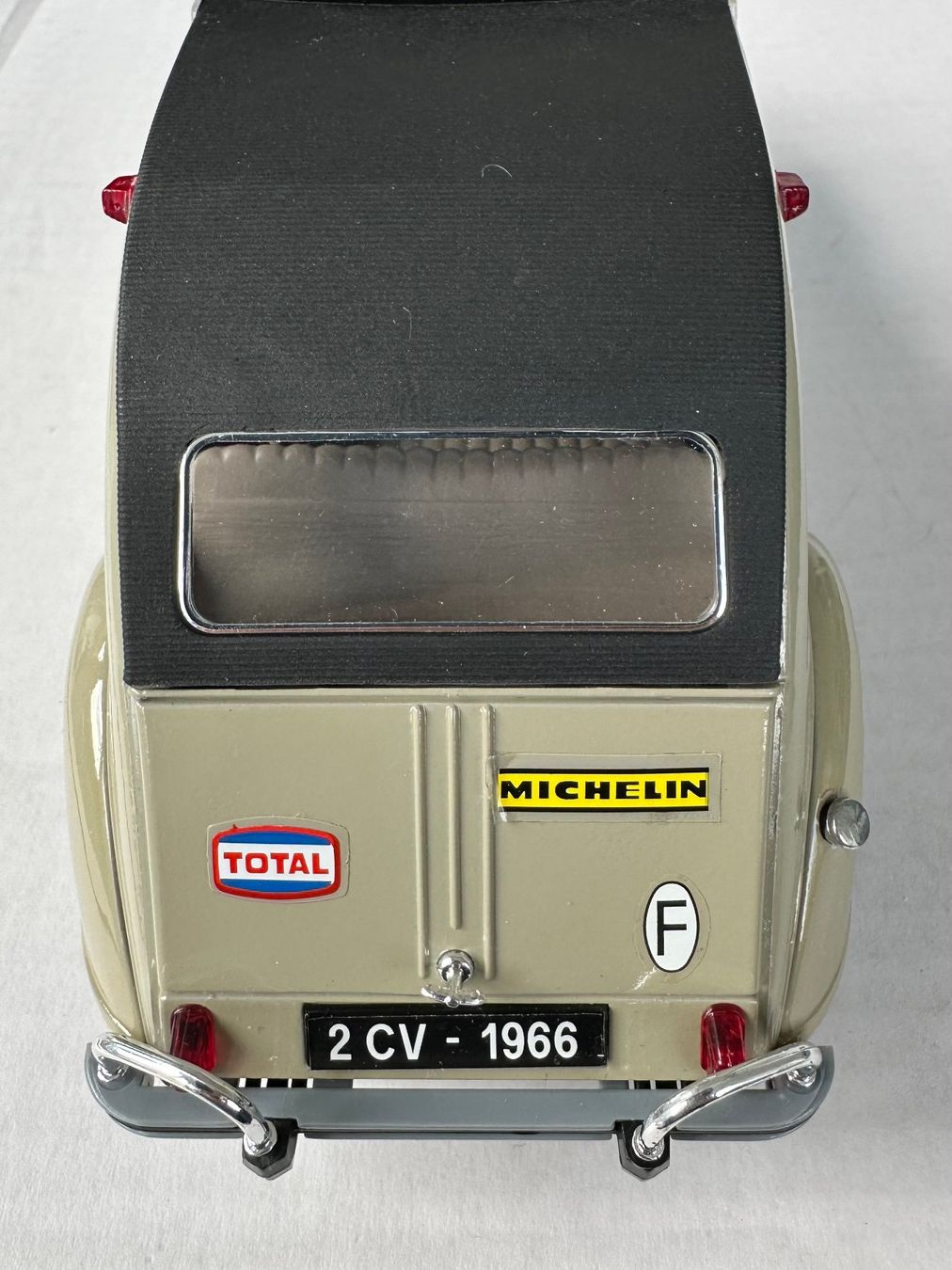 Citroën Modellini d'auto: Citröen 2CV Modell, Döschwo  1:17 – Usato da Adligenswil venduto da e17s15 6