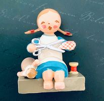 Erzgebirge Wendt & Kühn Mädchen/Puppe, Schneiderin, gemarkt